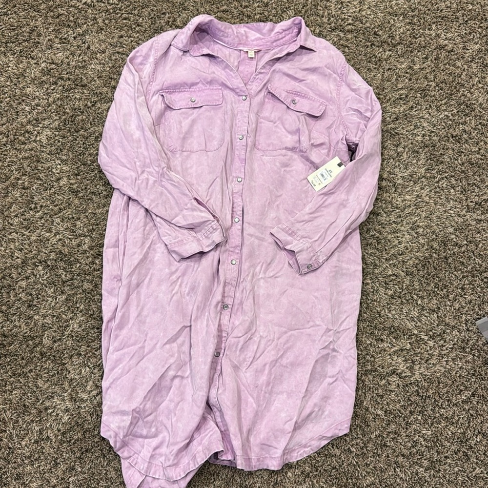 Long sleeve button down dresss. Women’s size 2x. NWT-  B5